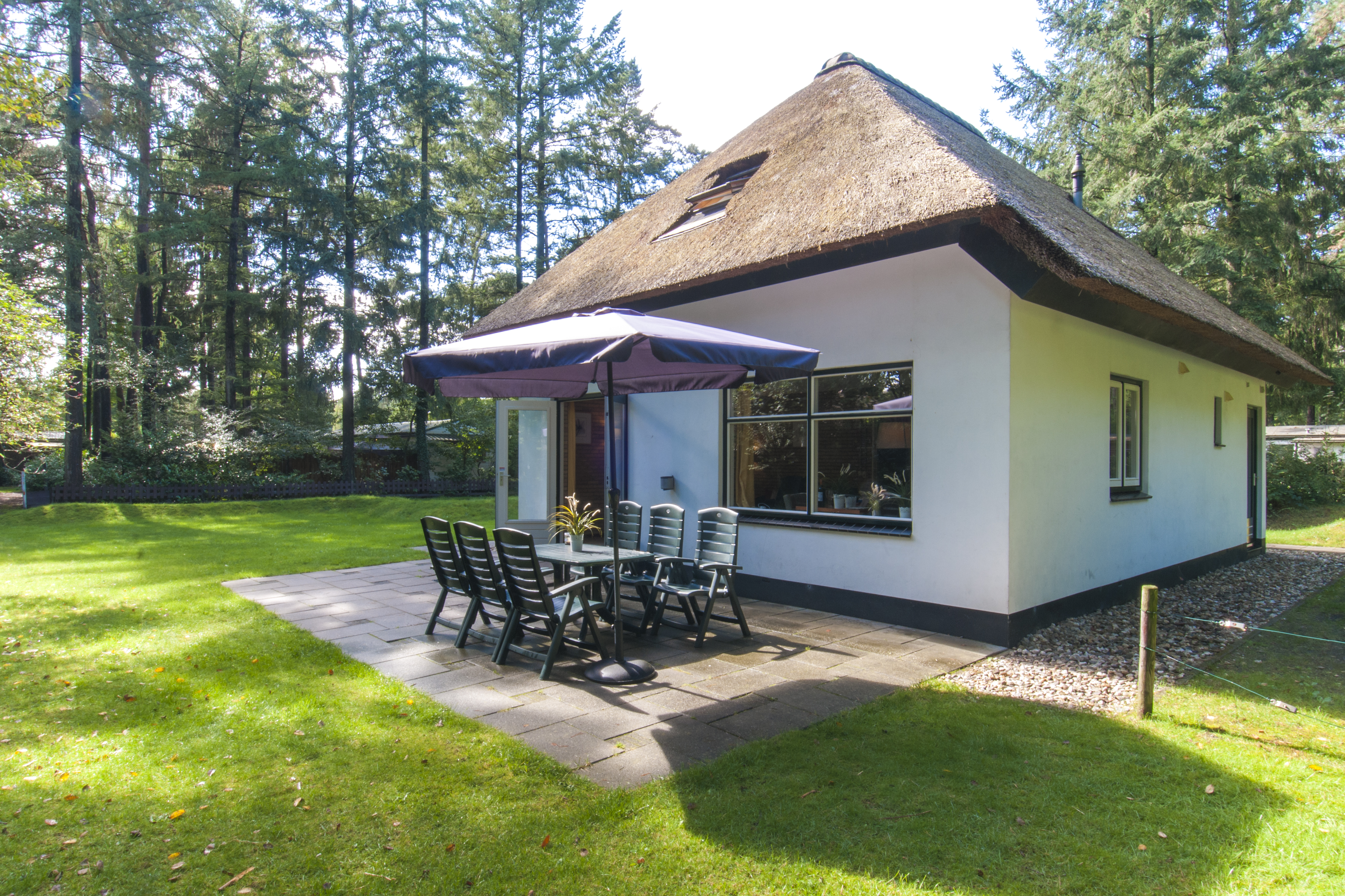 Bungalow Beekje met tuinmeubels